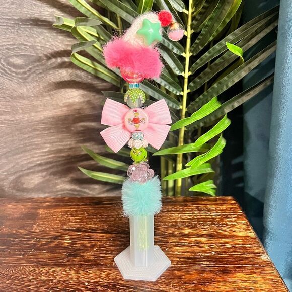 Christmas Hand-Made Custom Extended Beaded Pen. Grinch Theme. Rhinestone. Cute! - Picture 3 of 9